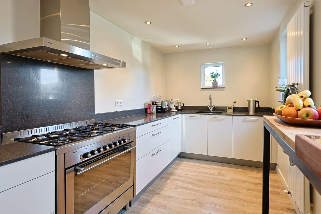 Spacious and Characteristic Home with 4 Bedrooms in Eindhoven Stratum — 32