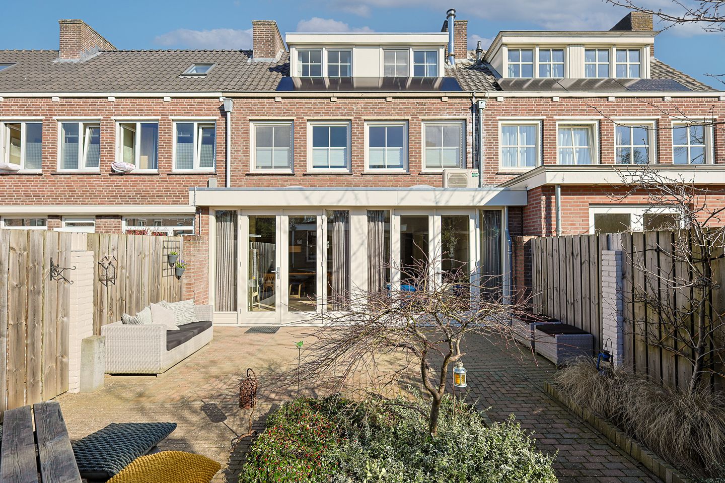 Spacious and Characteristic Home with 4 Bedrooms in Eindhoven Stratum — 40