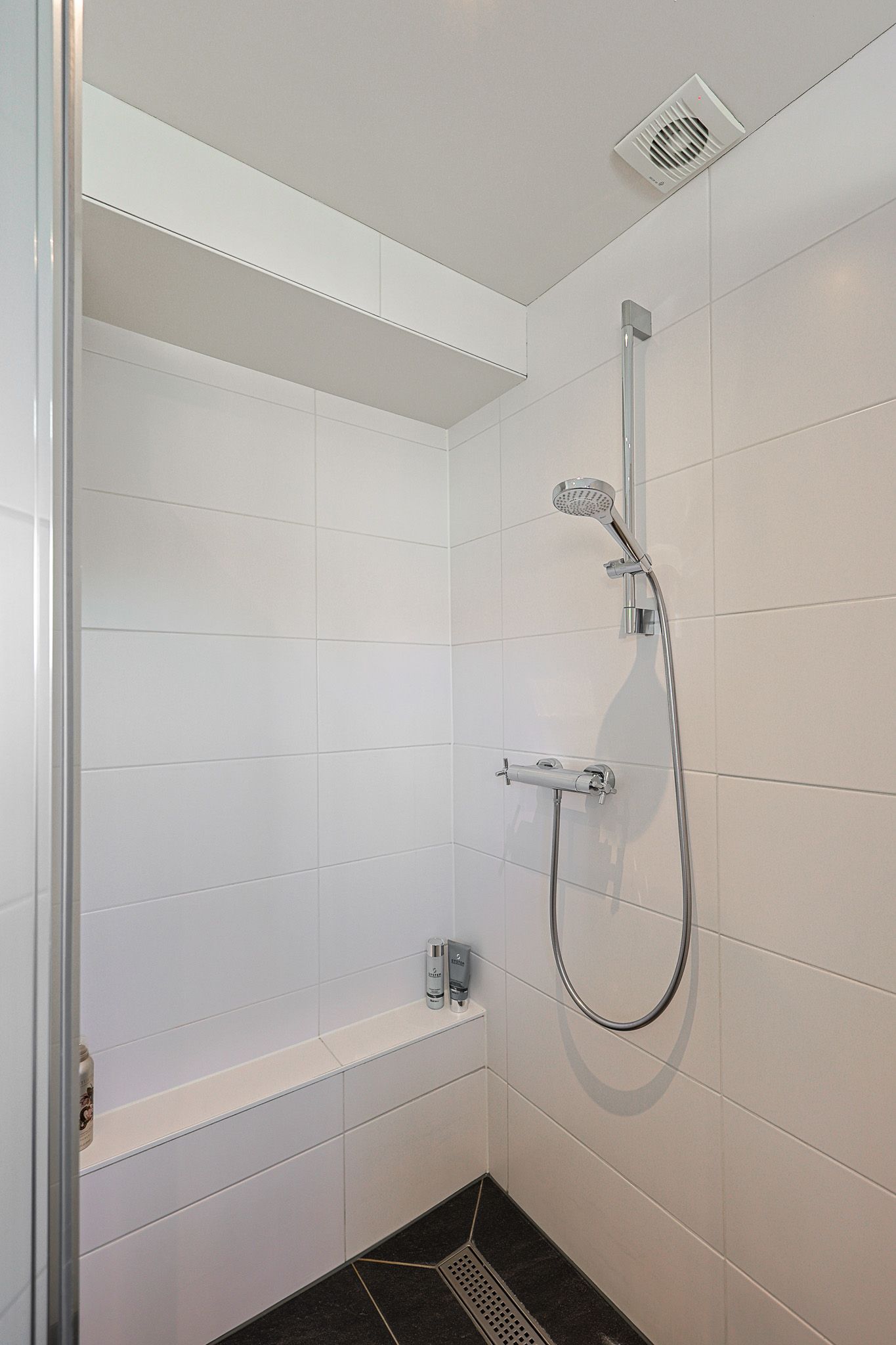 Spacious and Characteristic Home with 4 Bedrooms in Eindhoven Stratum — 56