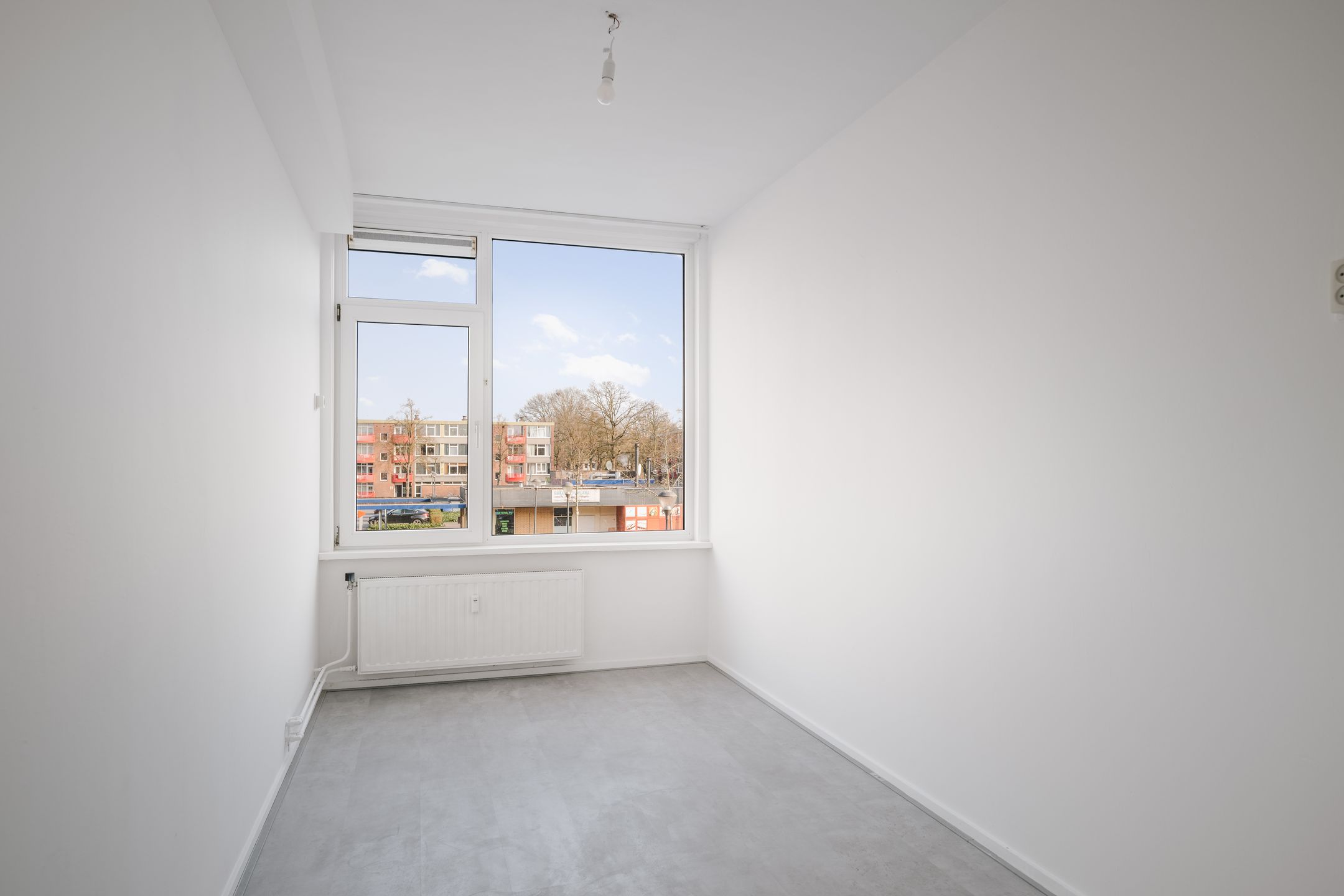 Photo 15 of Roerstraat 1