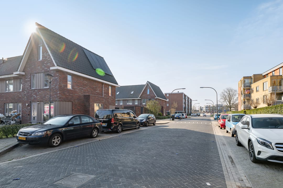 Photo 23 of Roerstraat 1