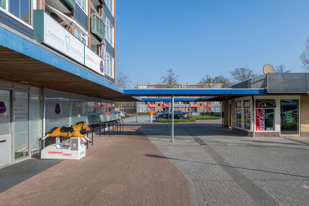 Photo 22 of Roerstraat 1