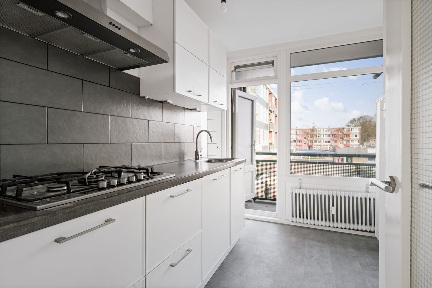 Photo 10 of Roerstraat 1