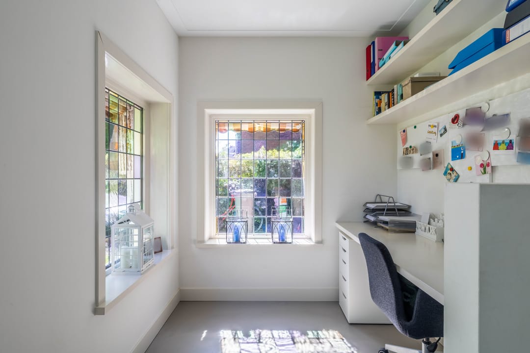 Extended characteristic 1930s semi-detached villa with private driveway and deep garden in Badhoevedorp — 12