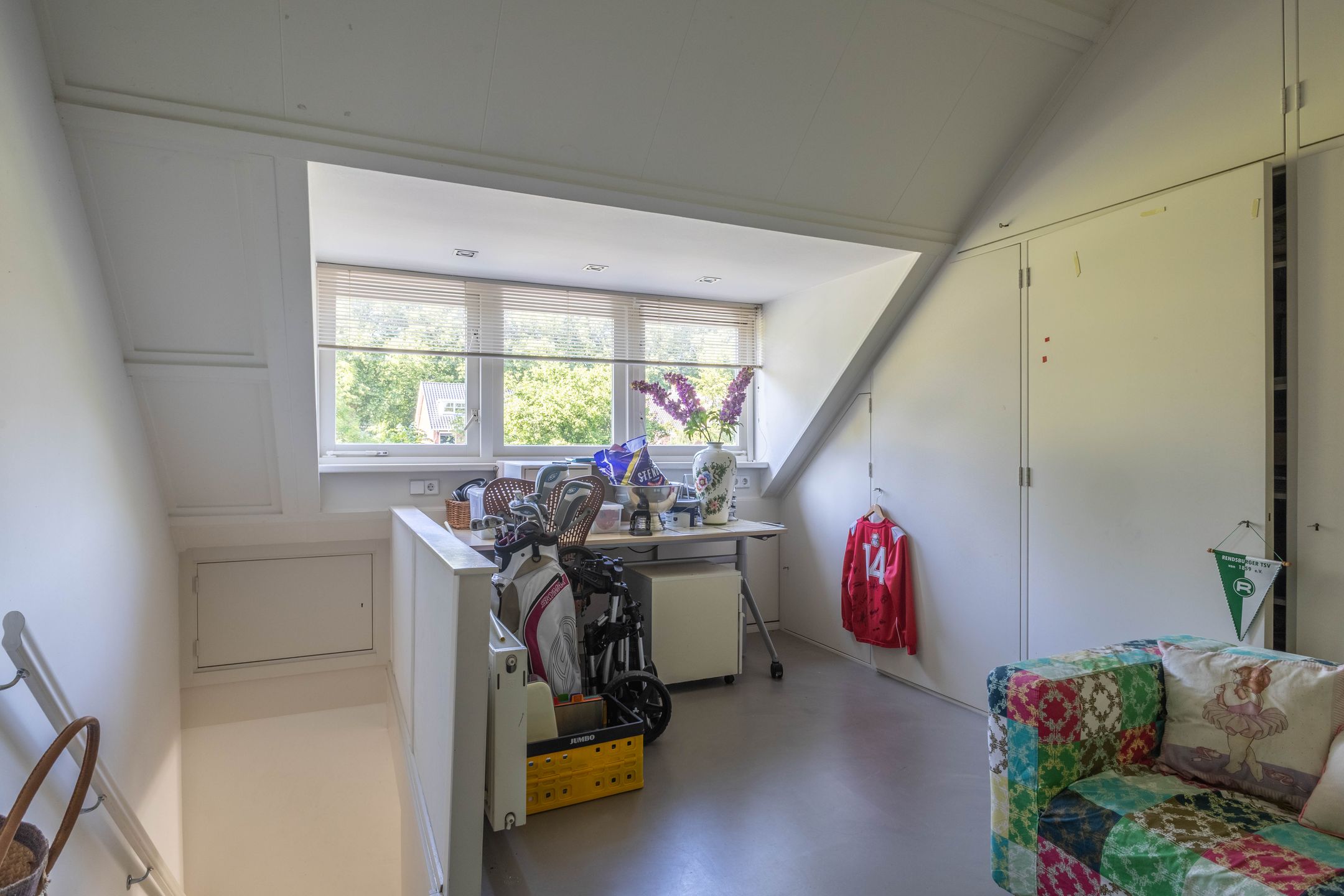 Extended characteristic 1930s semi-detached villa with private driveway and deep garden in Badhoevedorp — 14