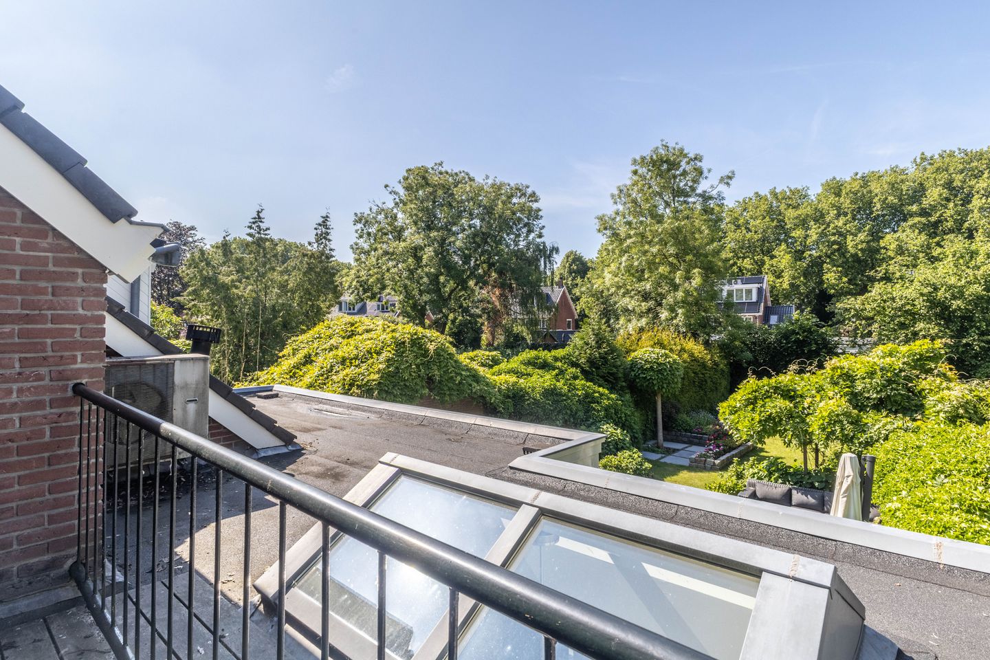Extended characteristic 1930s semi-detached villa with private driveway and deep garden in Badhoevedorp — 19