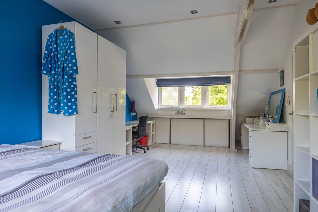 Extended characteristic 1930s semi-detached villa with private driveway and deep garden in Badhoevedorp — 25