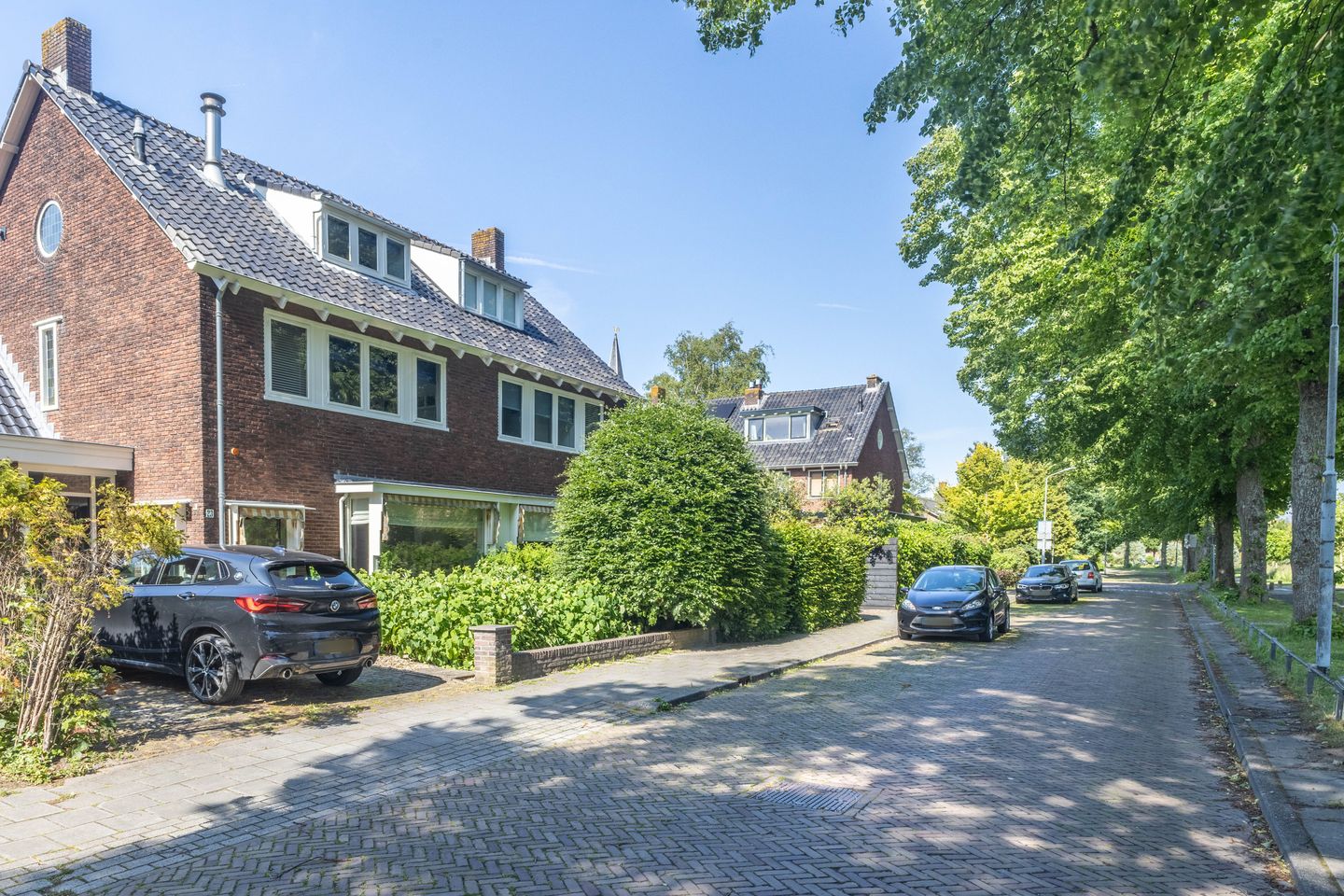 Extended characteristic 1930s semi-detached villa with private driveway and deep garden in Badhoevedorp — 28