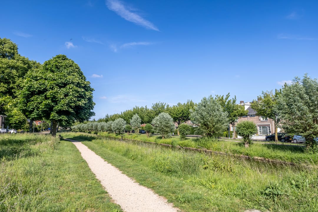 Extended characteristic 1930s semi-detached villa with private driveway and deep garden in Badhoevedorp — 31