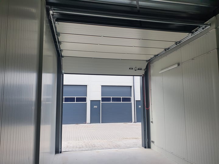 Foto 2 van Beneluxweg 216-C14