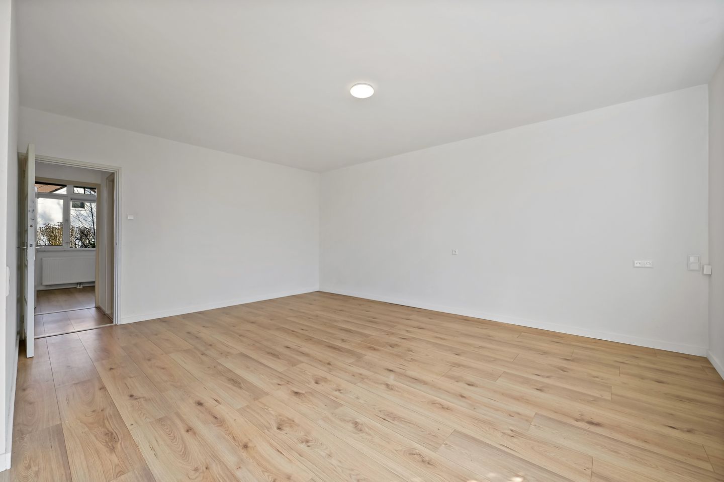 Ground Floor Apartment with Front and Back Garden — 14