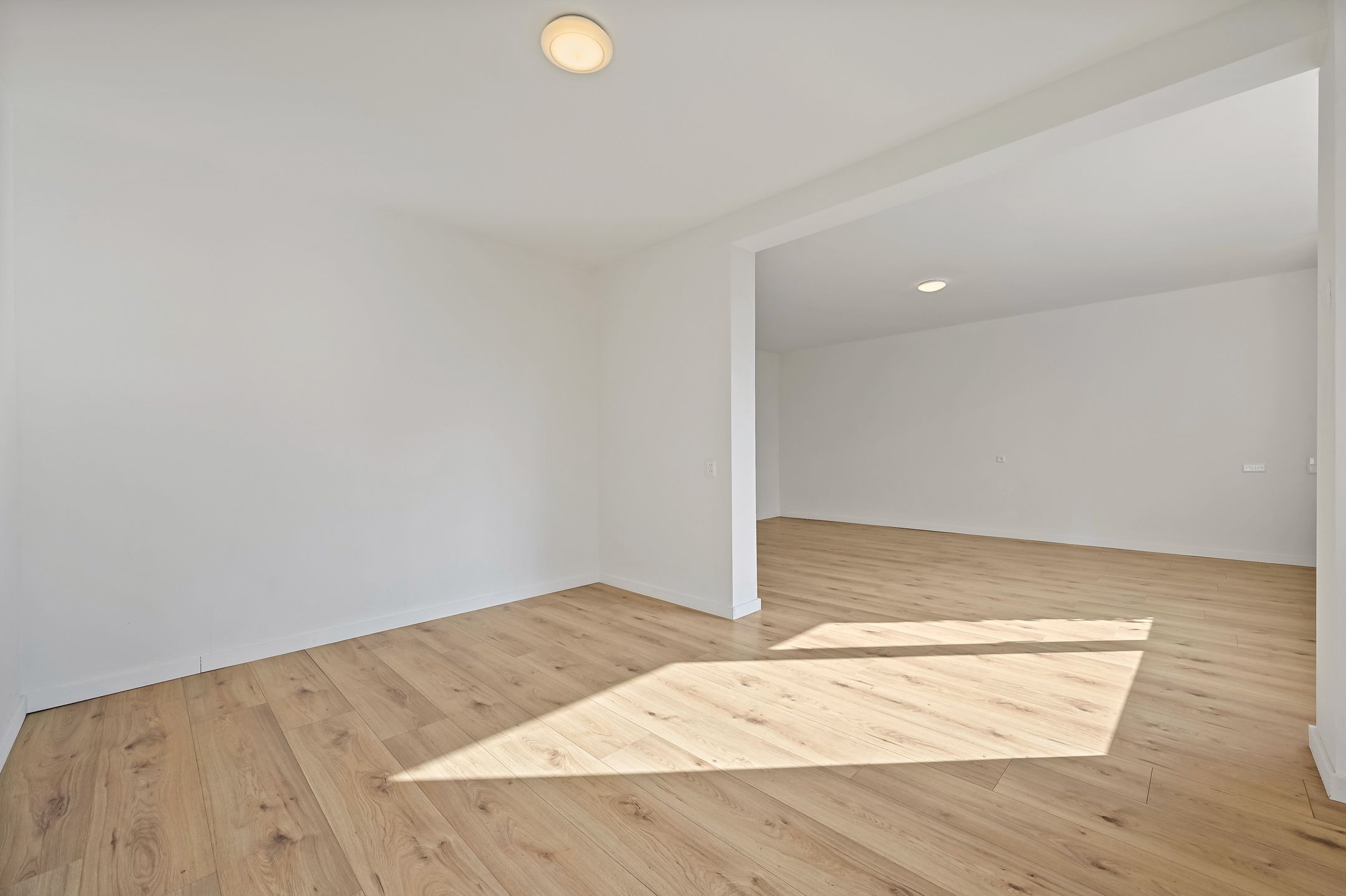 Ground Floor Apartment with Front and Back Garden — 15