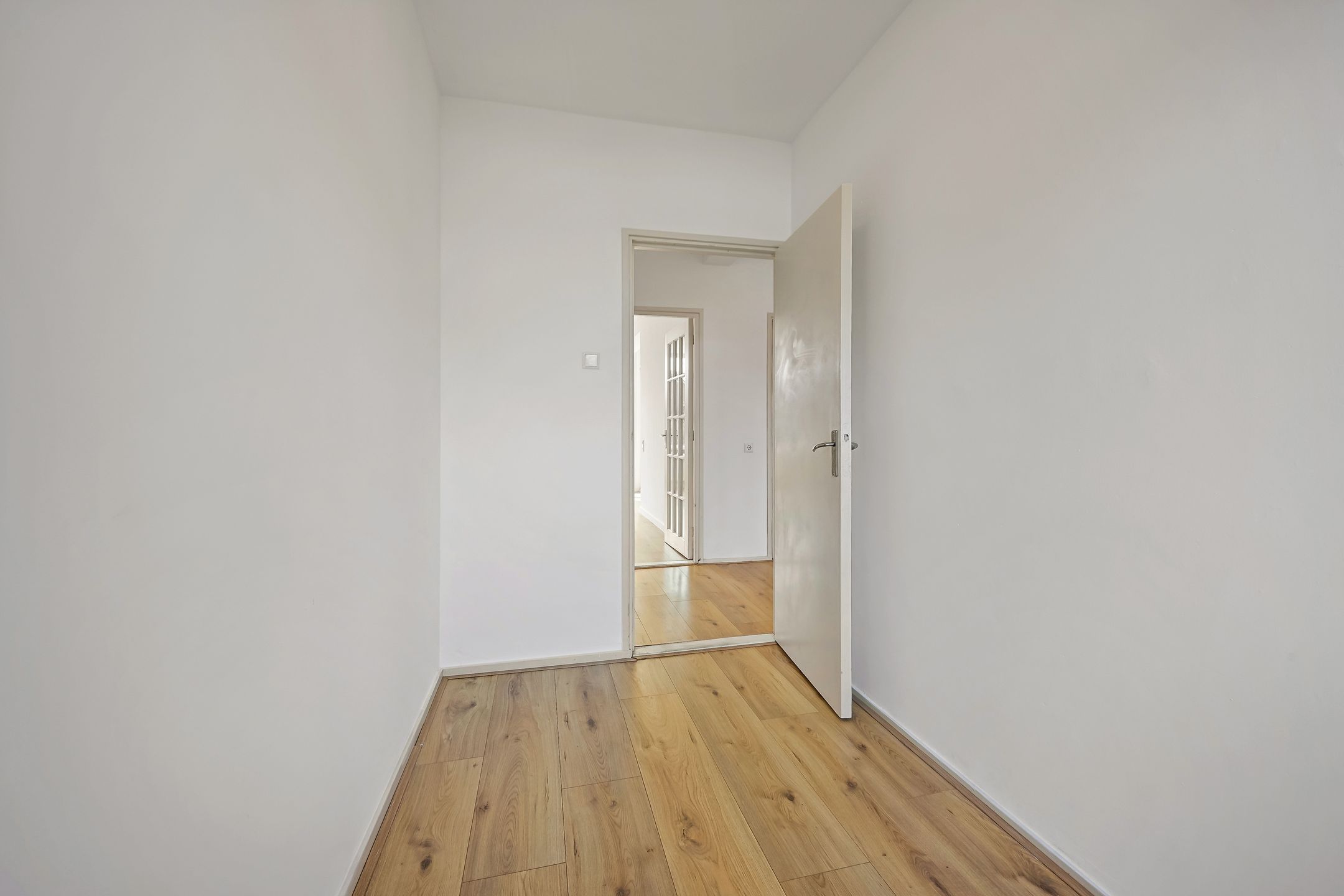Ground Floor Apartment with Front and Back Garden — 18