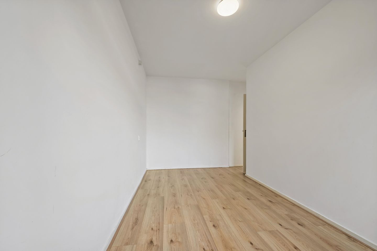 Ground Floor Apartment with Front and Back Garden — 19
