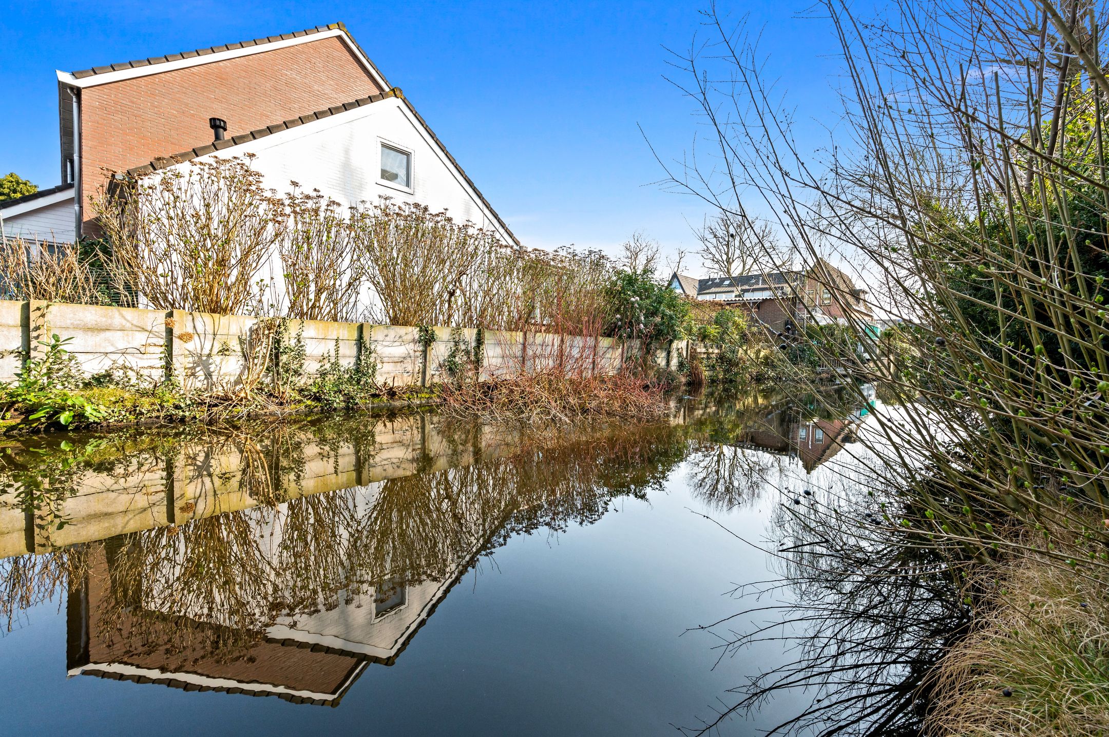 Ground Floor Apartment with Front and Back Garden — 30