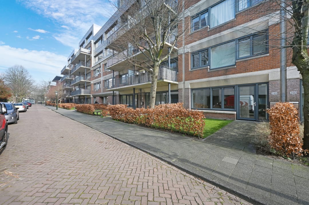 Spacious 3-Room Apartment with Balcony in Popular Bezuidenhout — 23