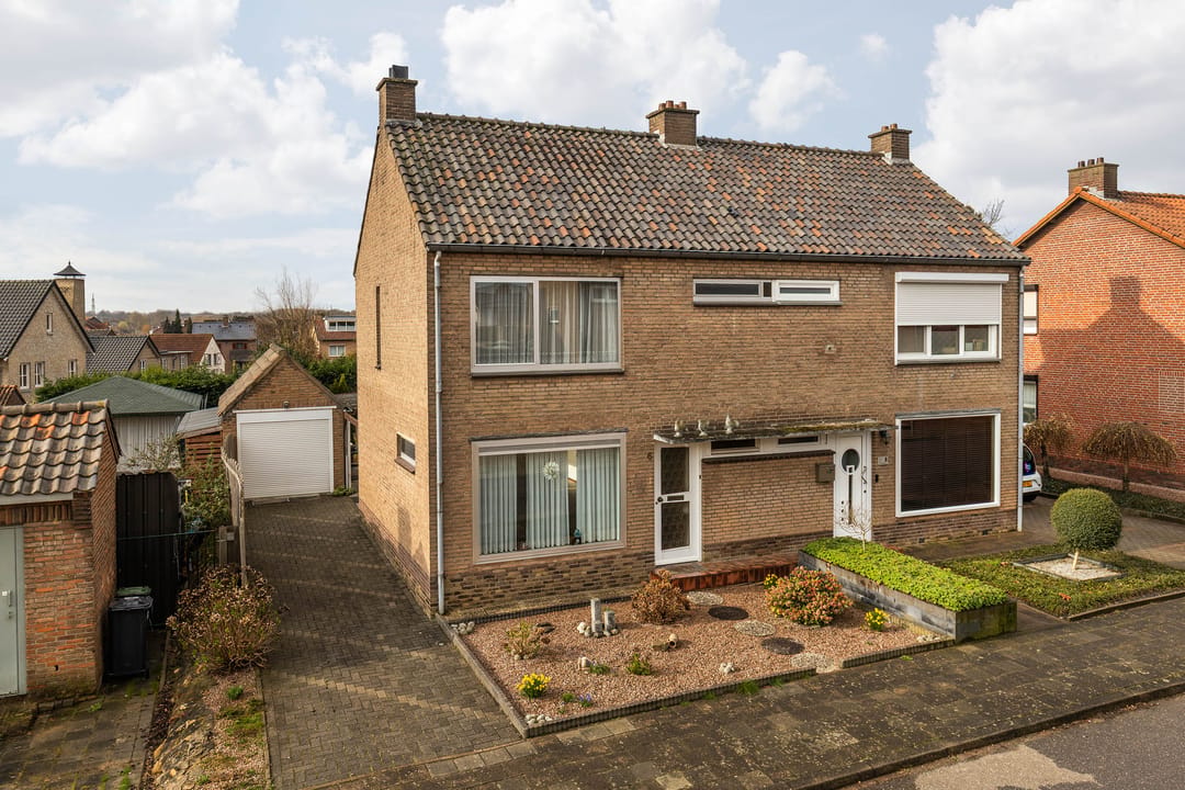 Photo 1 of Vroenhofstraat 6