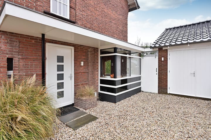 Photo 3 of Middelwijkstraat 39