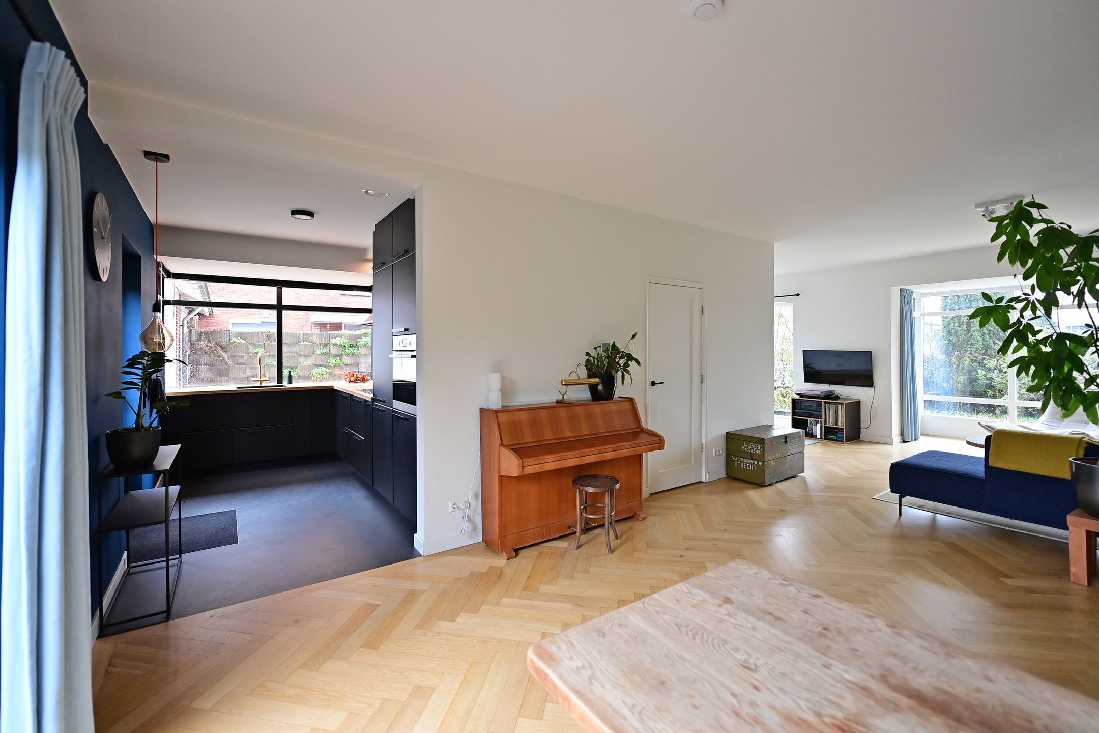 Photo 12 of Middelwijkstraat 39