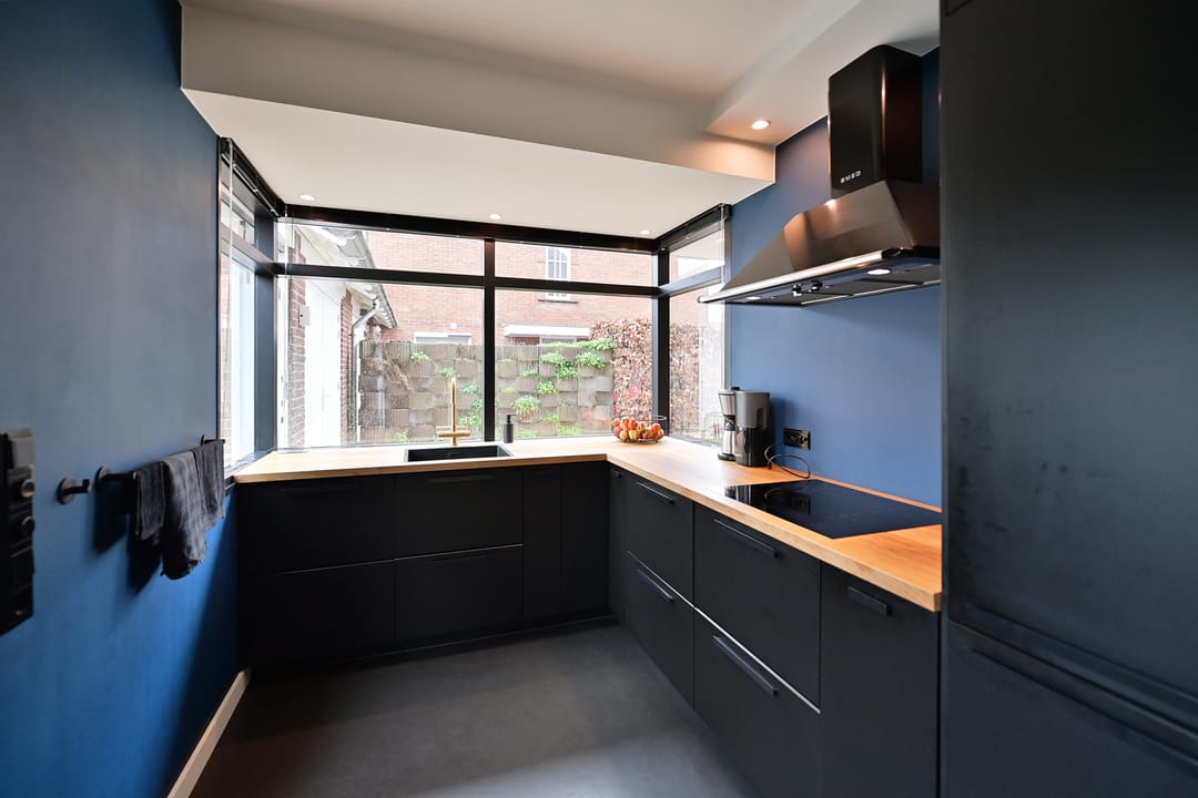 Photo 13 of Middelwijkstraat 39