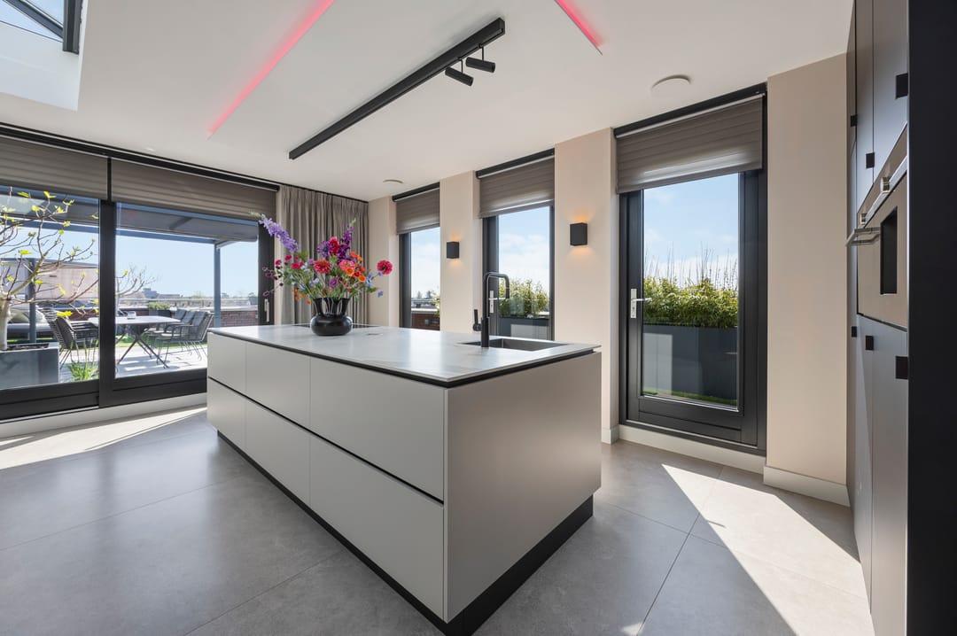 Luxury Penthouse in Echt Center with 92 m² Terrace — 16