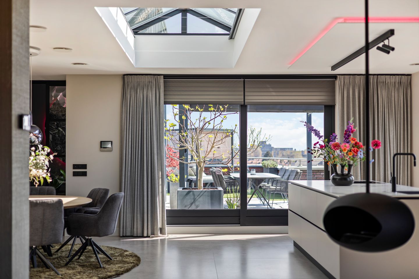 Luxury Penthouse in Echt Center with 92 m² Terrace — 28