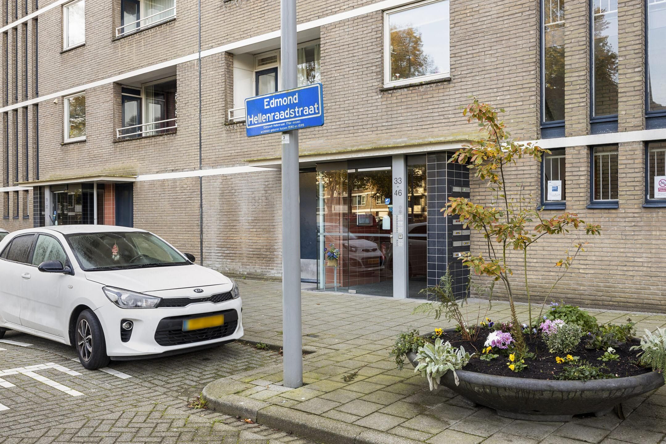 Photo 6 of Edmond Hellenraadstraat 40