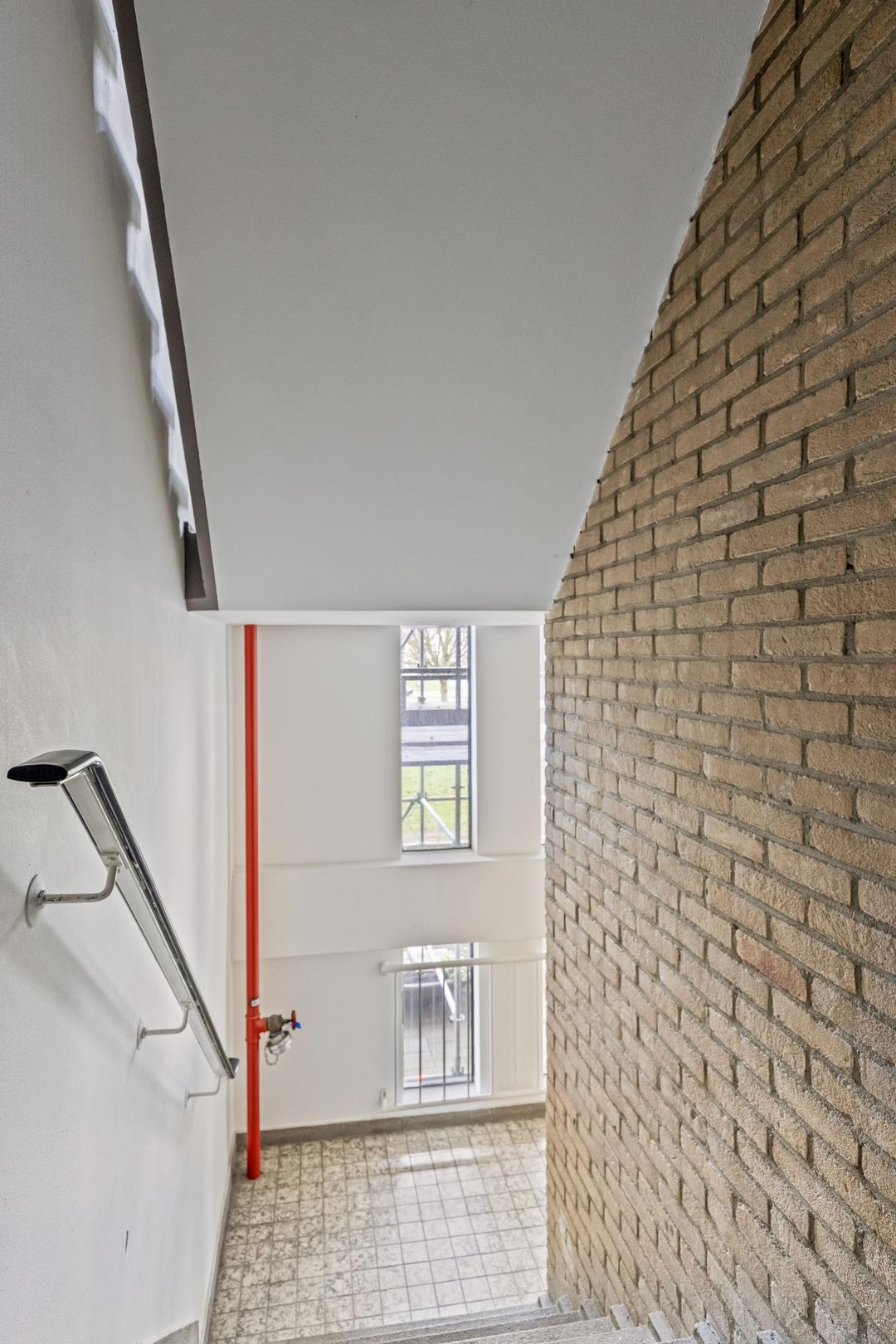 Photo 8 of Edmond Hellenraadstraat 40