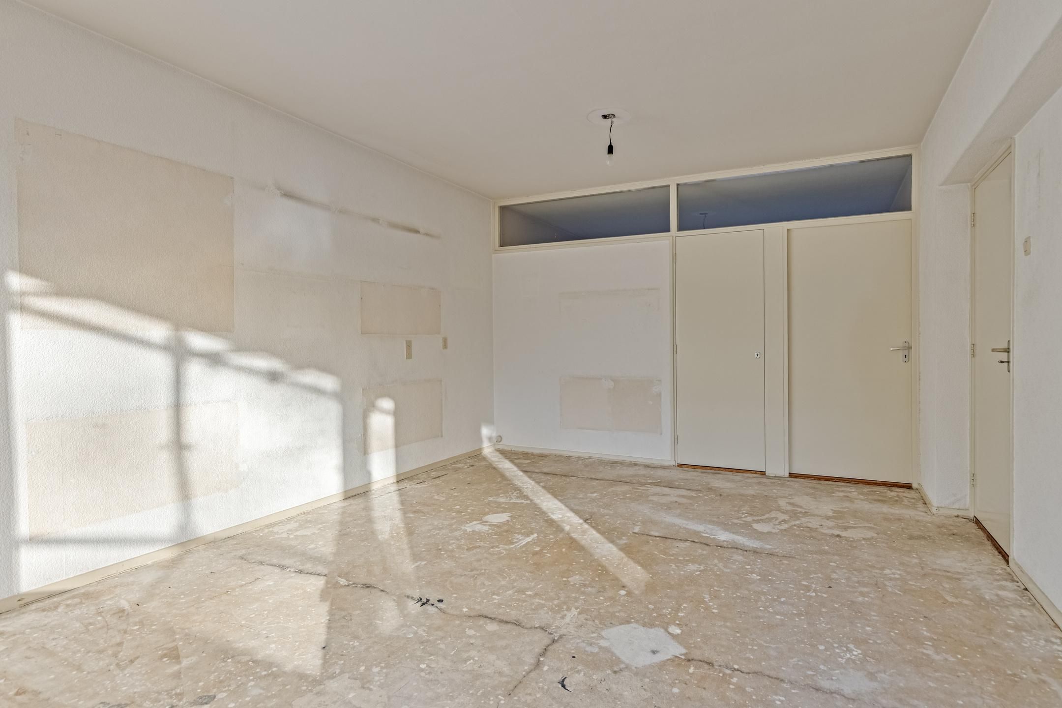 Photo 12 of Edmond Hellenraadstraat 40