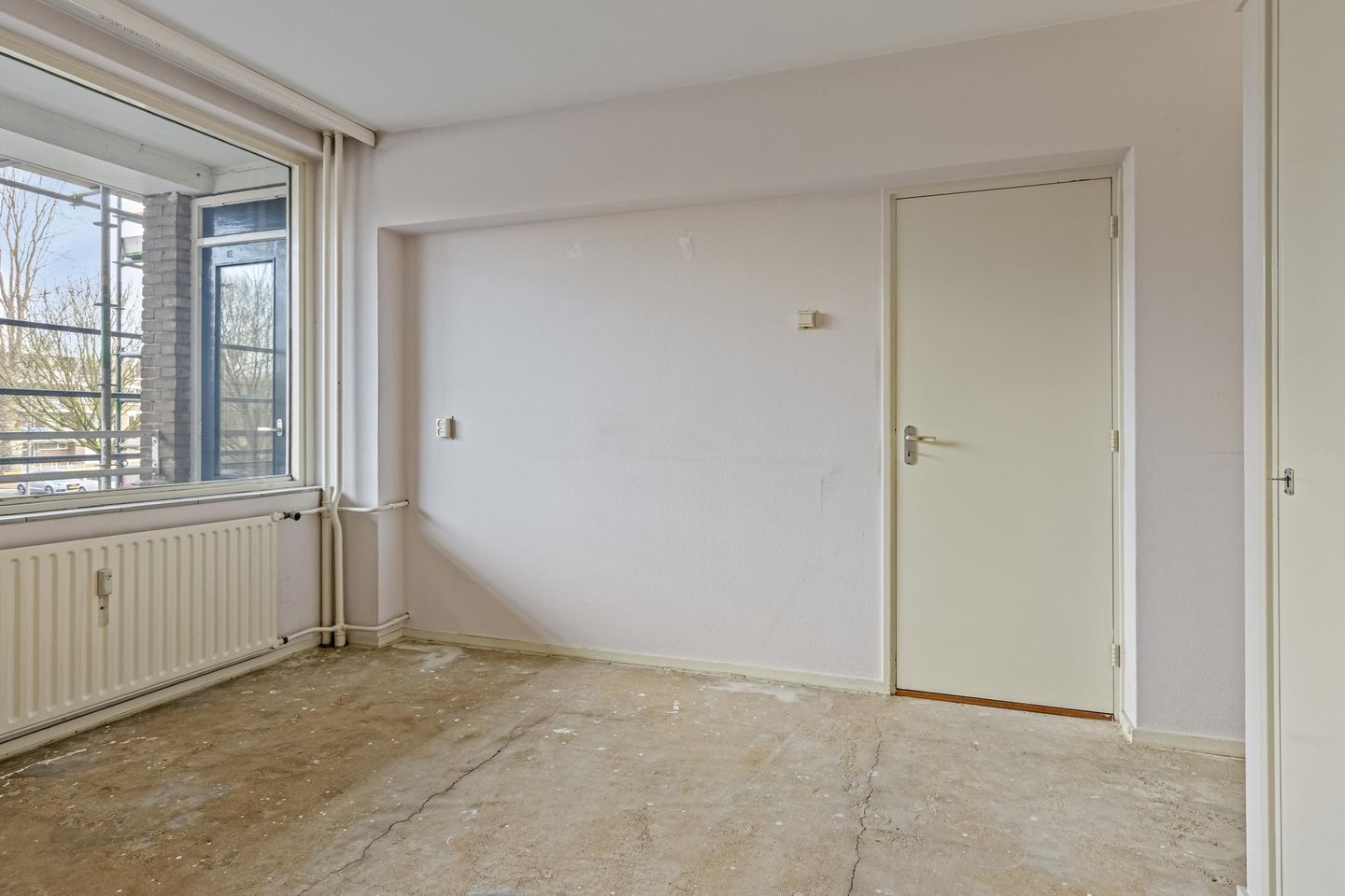 Photo 20 of Edmond Hellenraadstraat 40