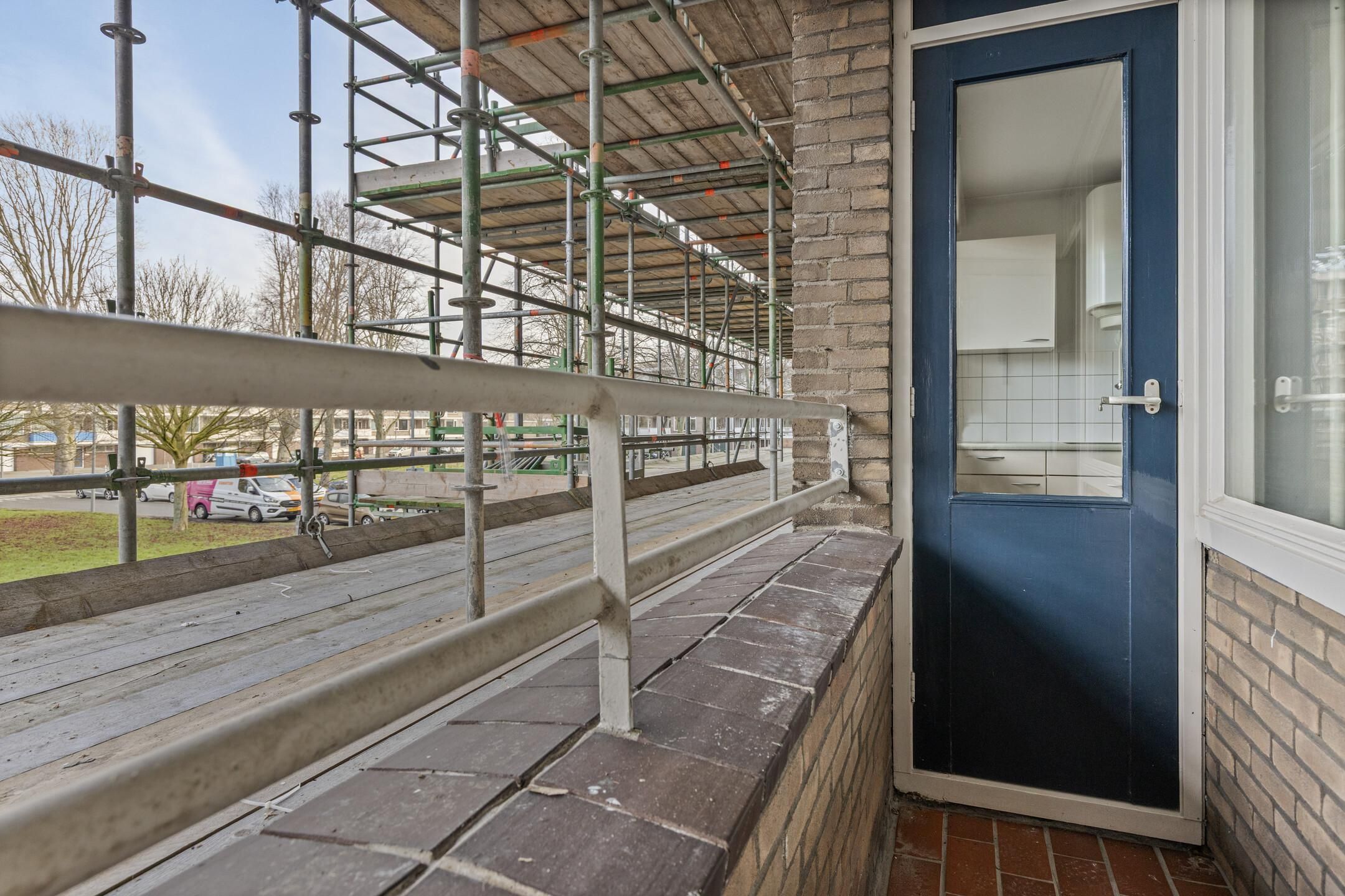 Photo 21 of Edmond Hellenraadstraat 40