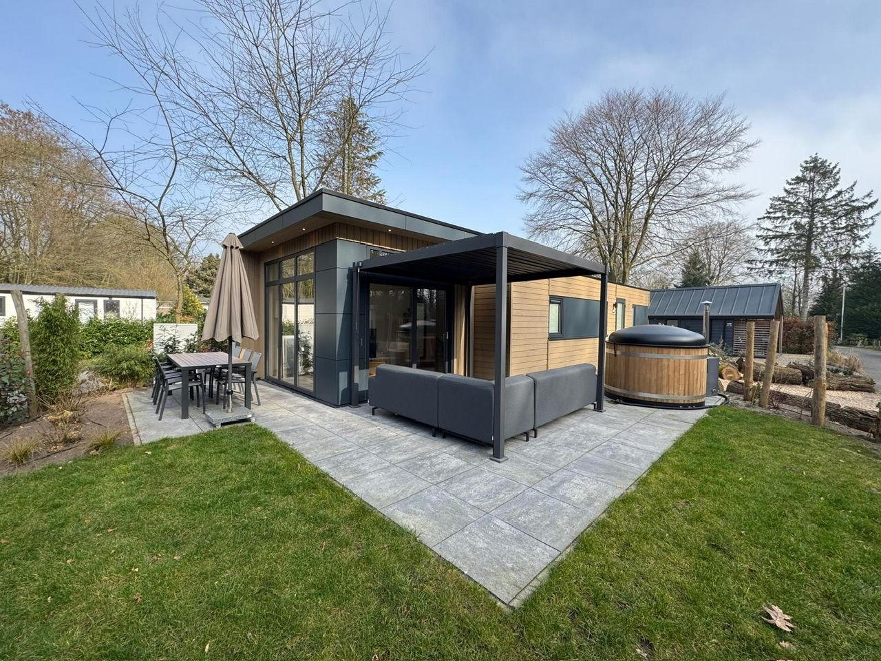 2-bedroom freehold villa in Lieren — photo 1 of 5
