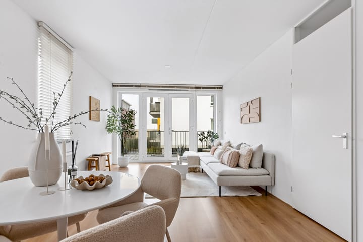 Photo 2 of Olivier van Noortstraat 4-G