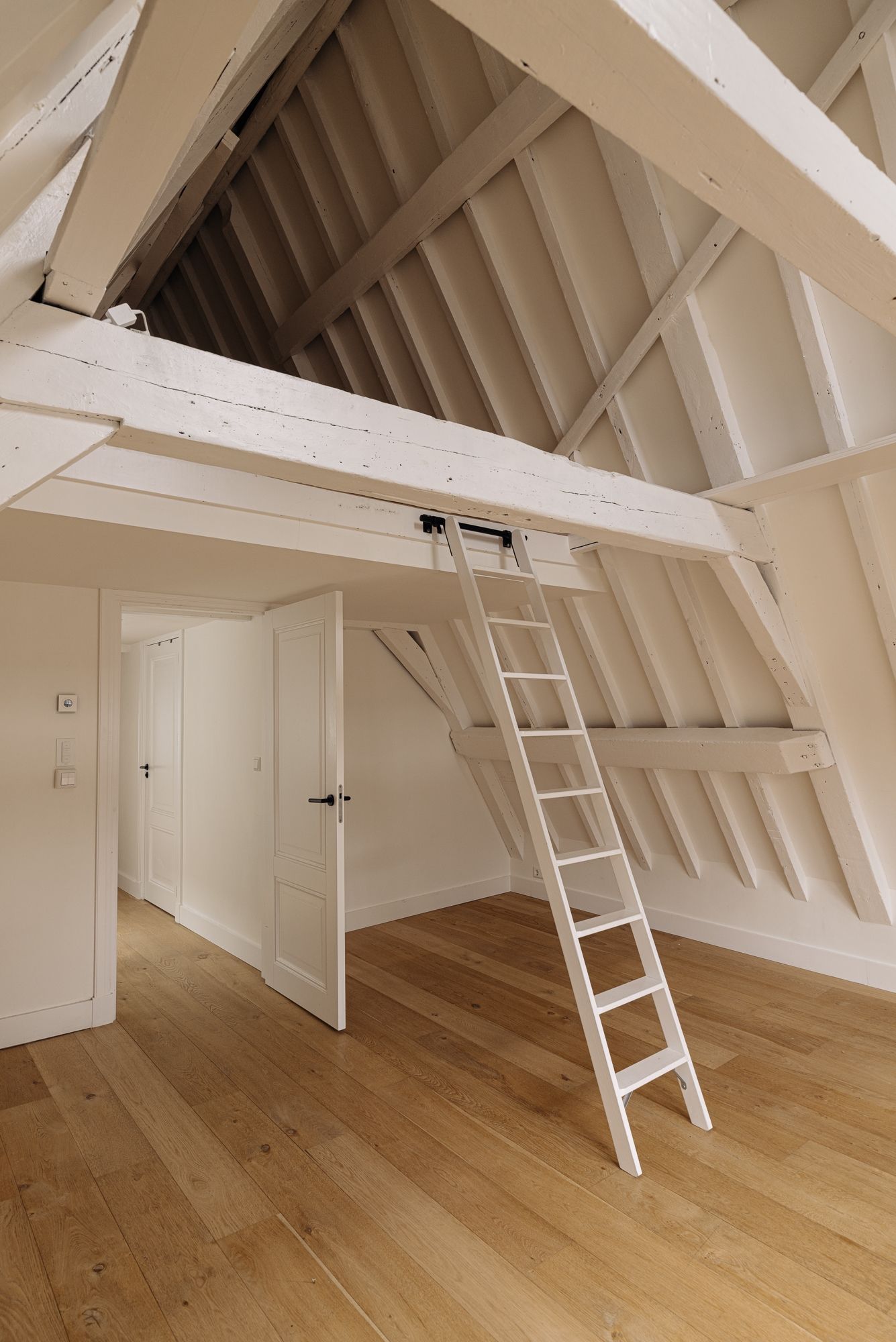 Foto 24 van Oudezijds Achterburgwal 14-D