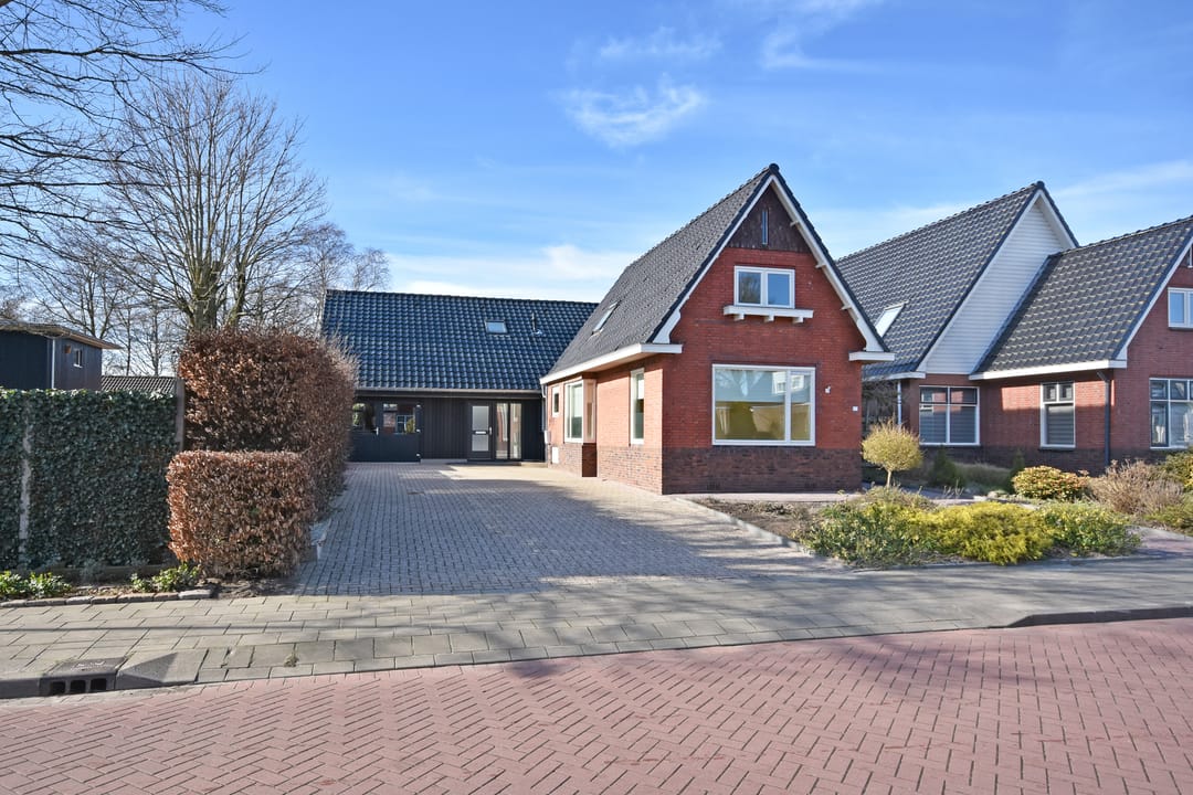 Ruime en gerenoveerde vrijstaande woning met 7 slaapkamers en mogelijkheid voor bedrijf aan huis