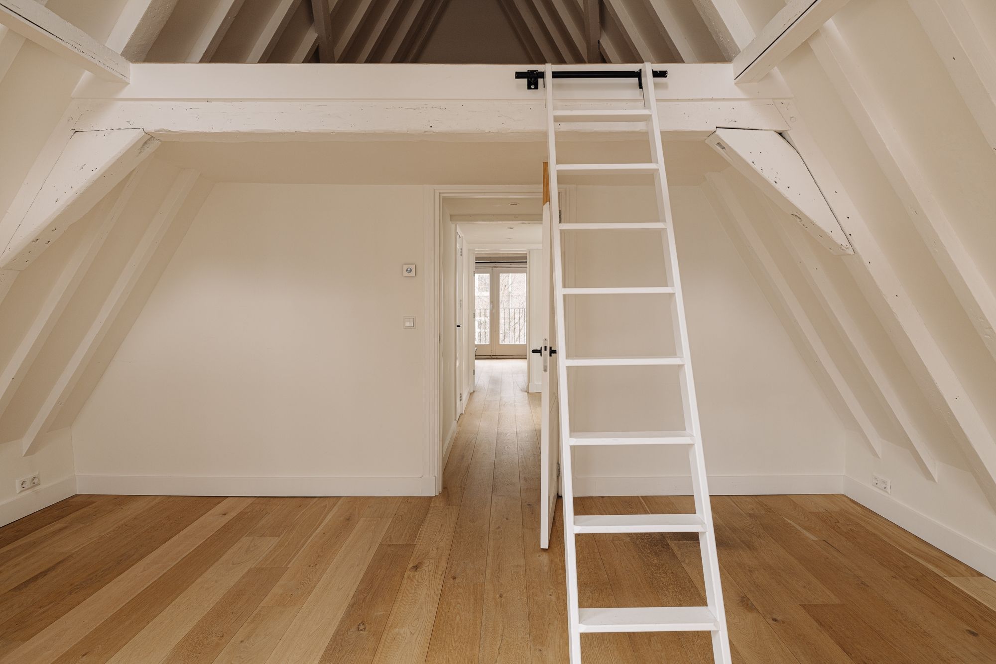 Foto 18 van Oudezijds Achterburgwal 14-D