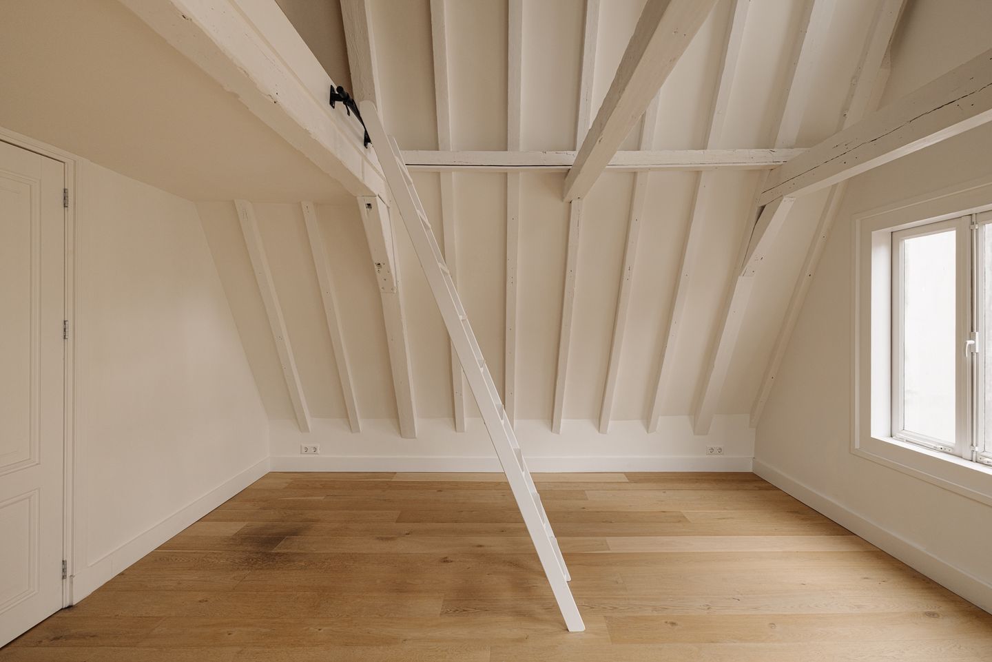 Foto 20 van Oudezijds Achterburgwal 14-D