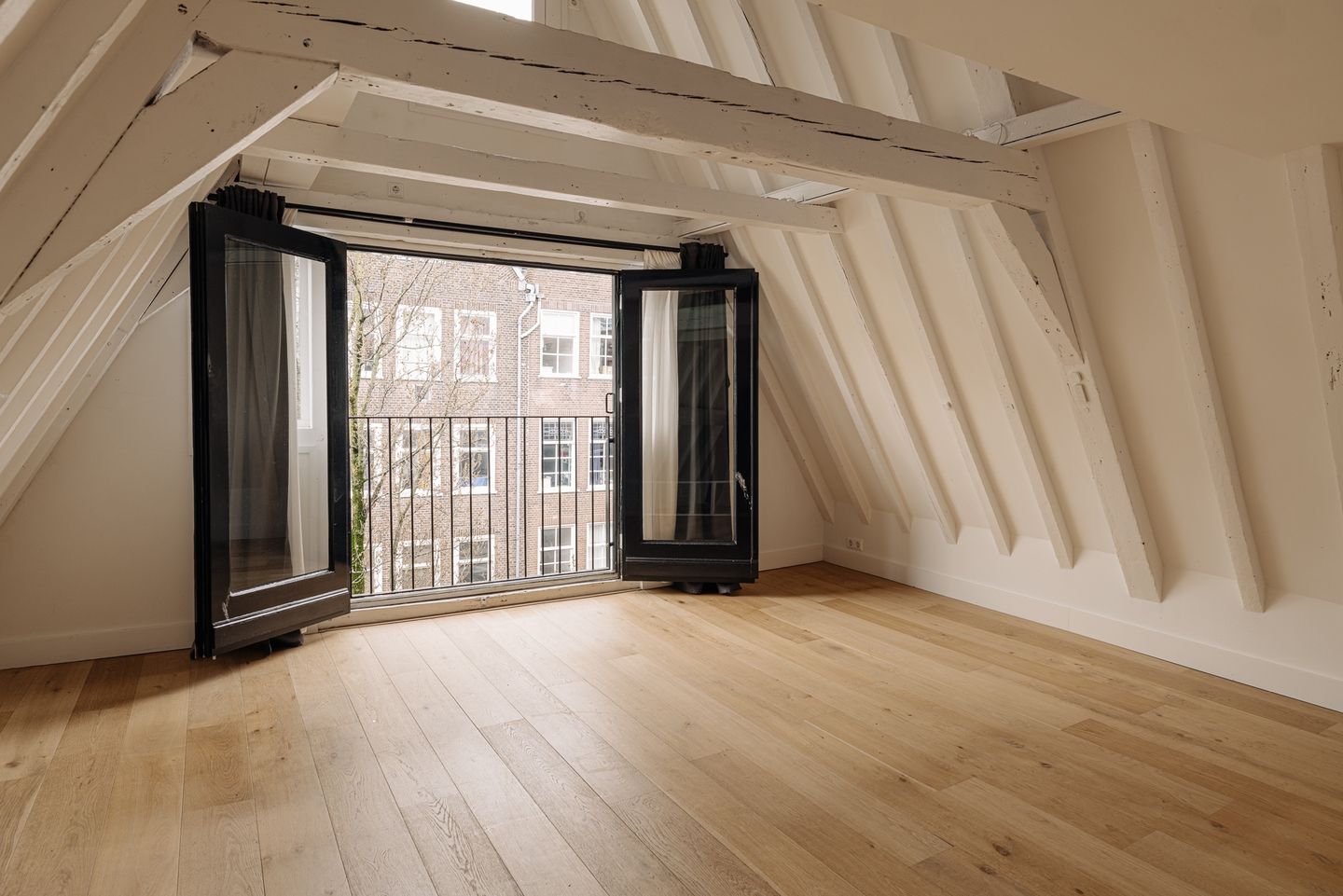 Foto 25 van Oudezijds Achterburgwal 14-D