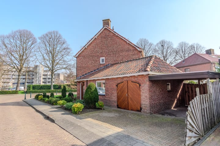 Photo 2 of Emmastraat 16