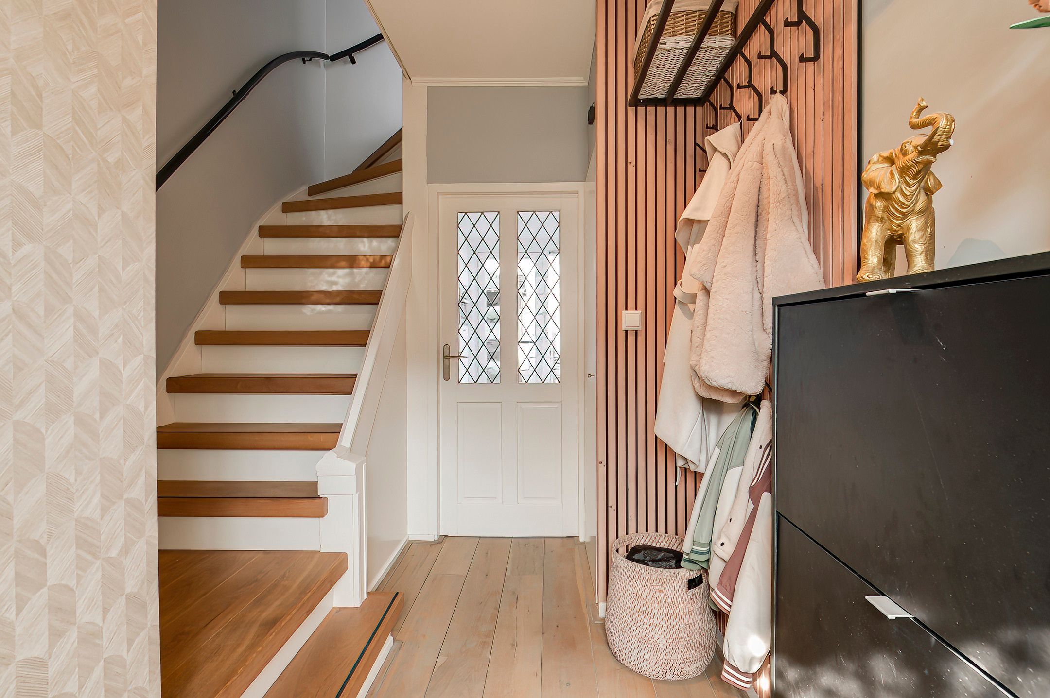 Photo 6 of van Limburg Stirumstraat 46