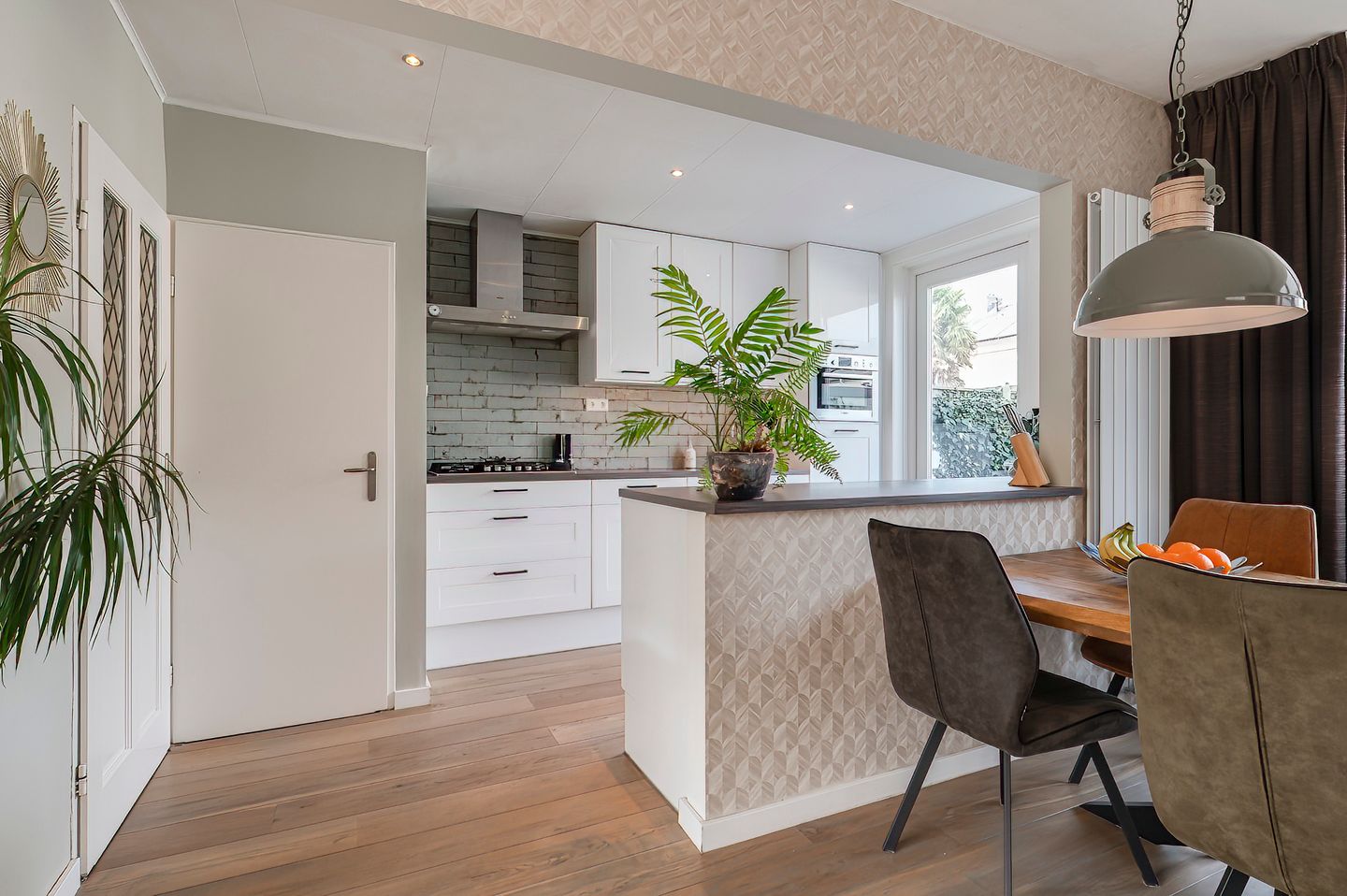 Photo 10 of van Limburg Stirumstraat 46