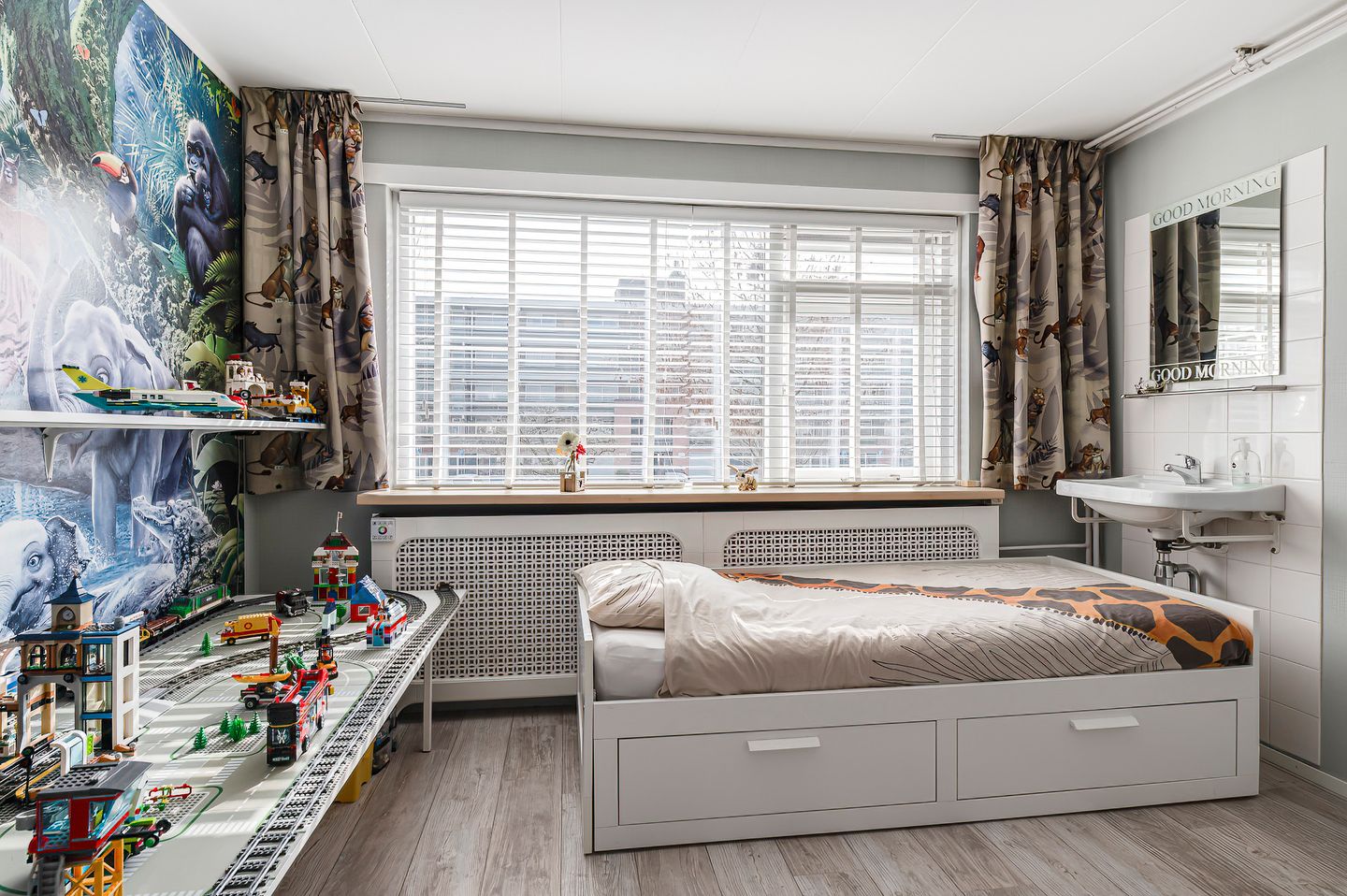 Photo 29 of van Limburg Stirumstraat 46