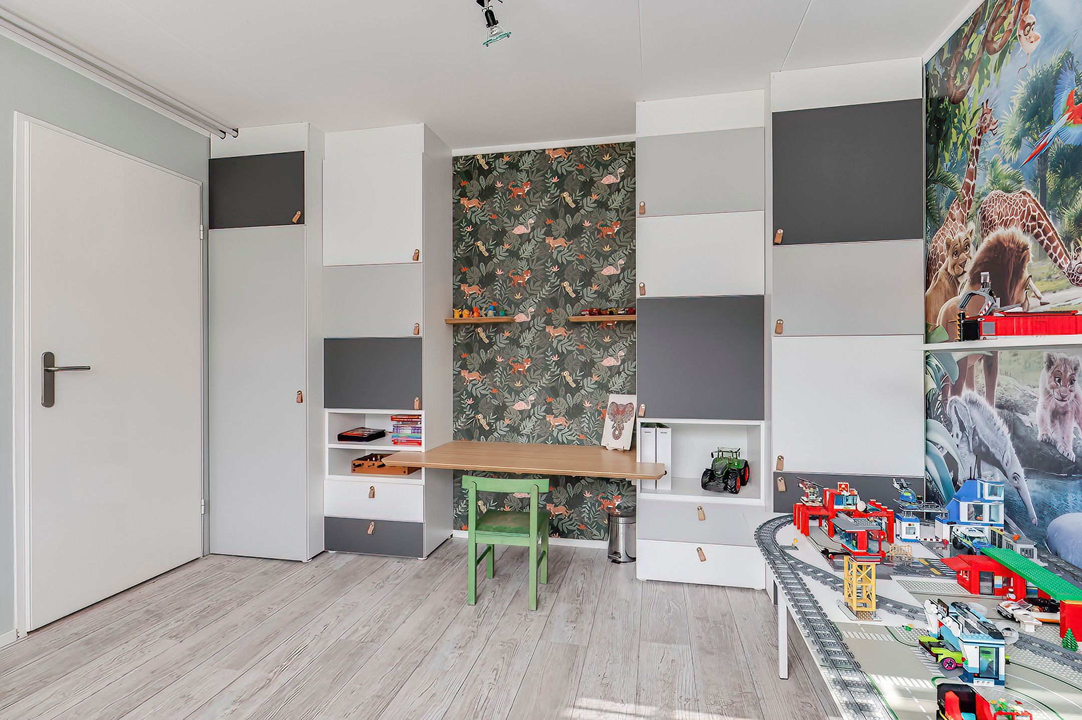 Photo 30 of van Limburg Stirumstraat 46