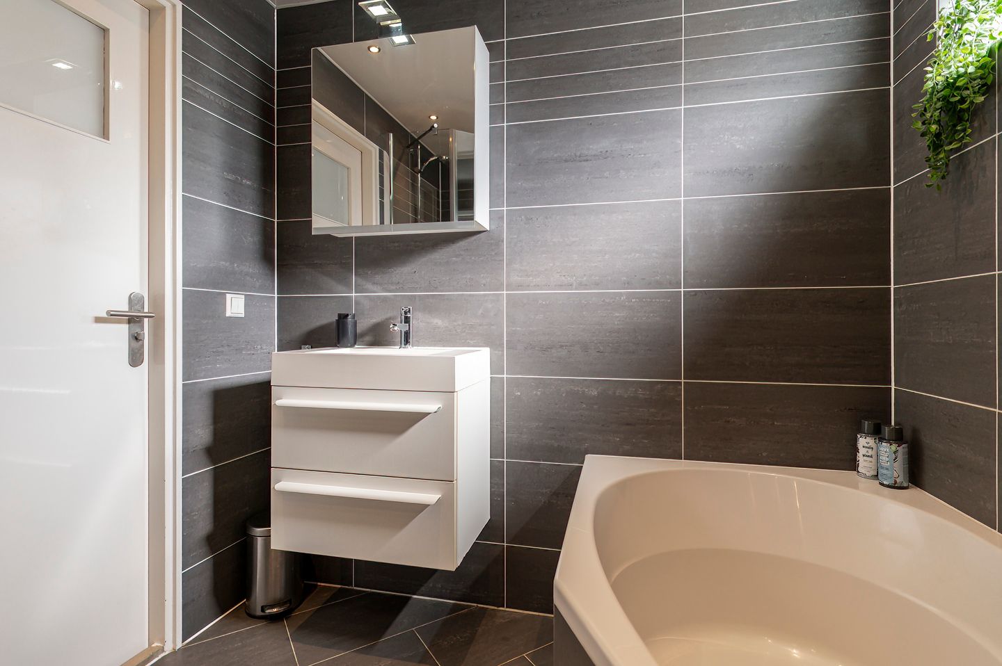 Photo 35 of van Limburg Stirumstraat 46