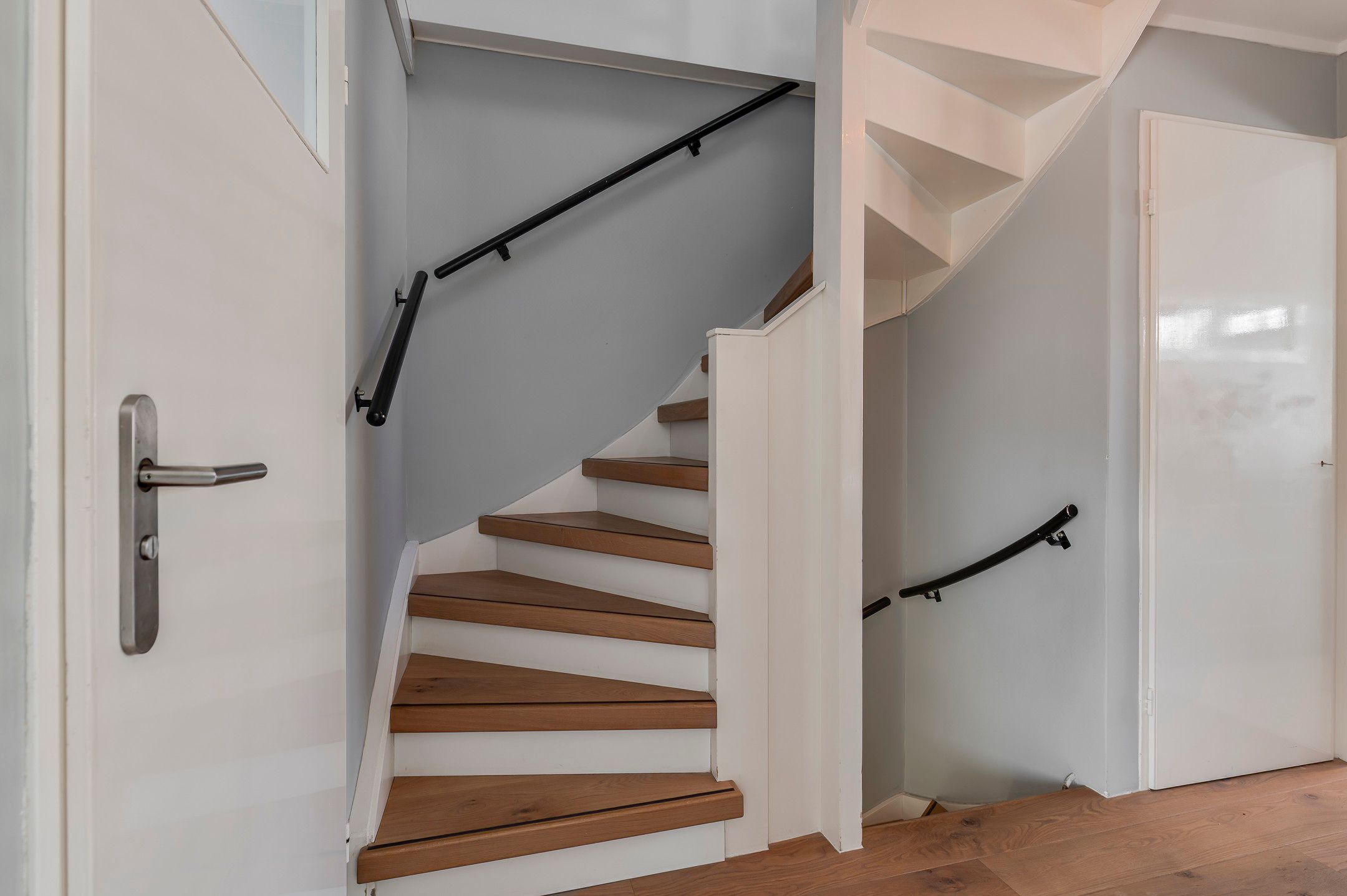 Photo 36 of van Limburg Stirumstraat 46