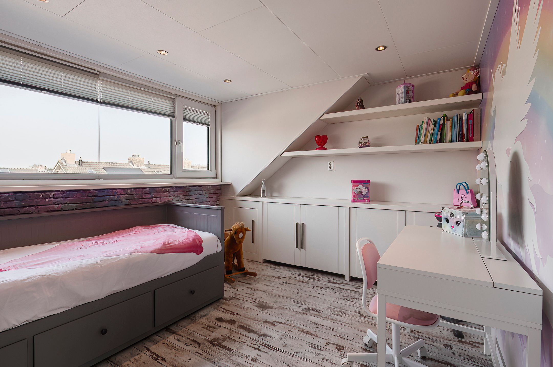 Photo 39 of van Limburg Stirumstraat 46