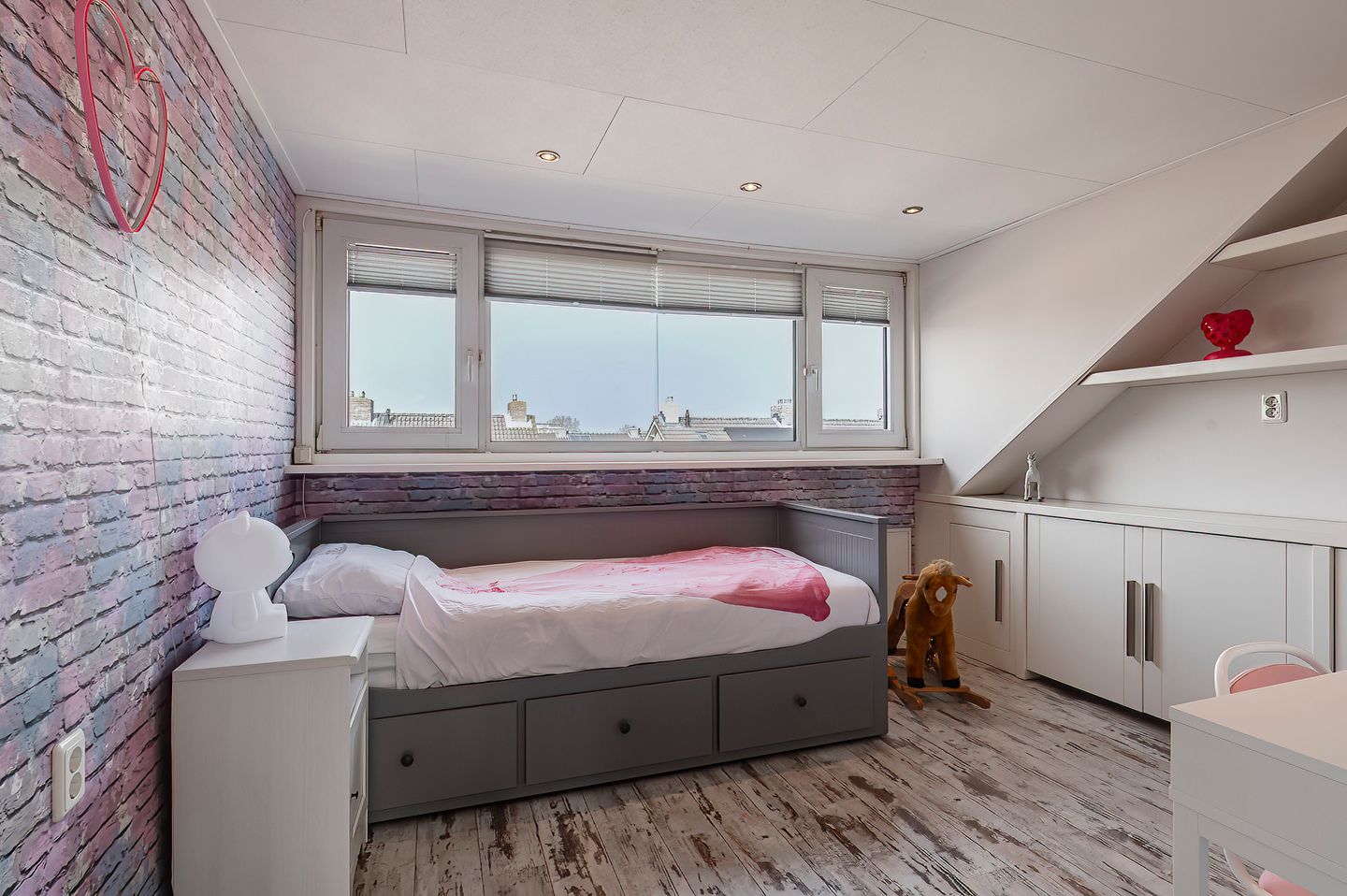 Photo 40 of van Limburg Stirumstraat 46