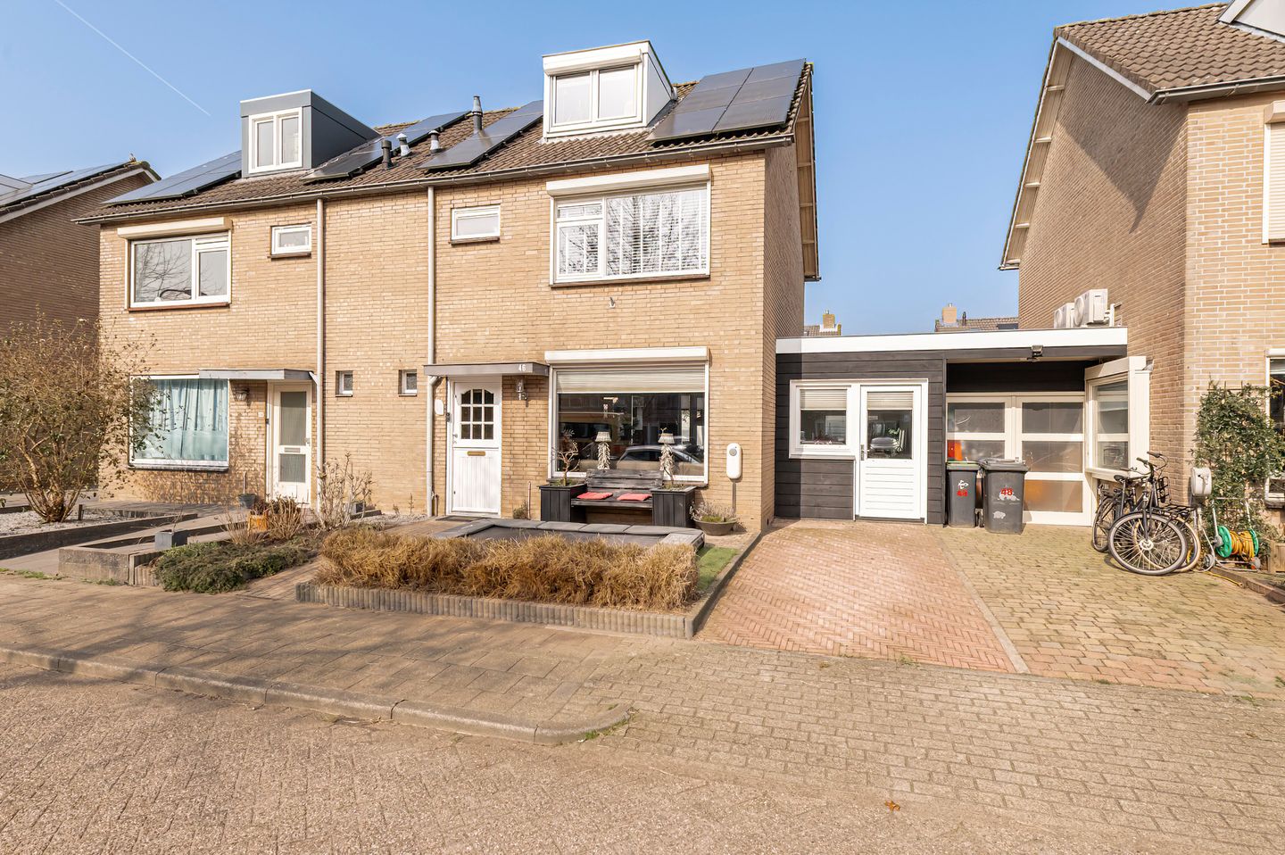 Photo 44 of van Limburg Stirumstraat 46