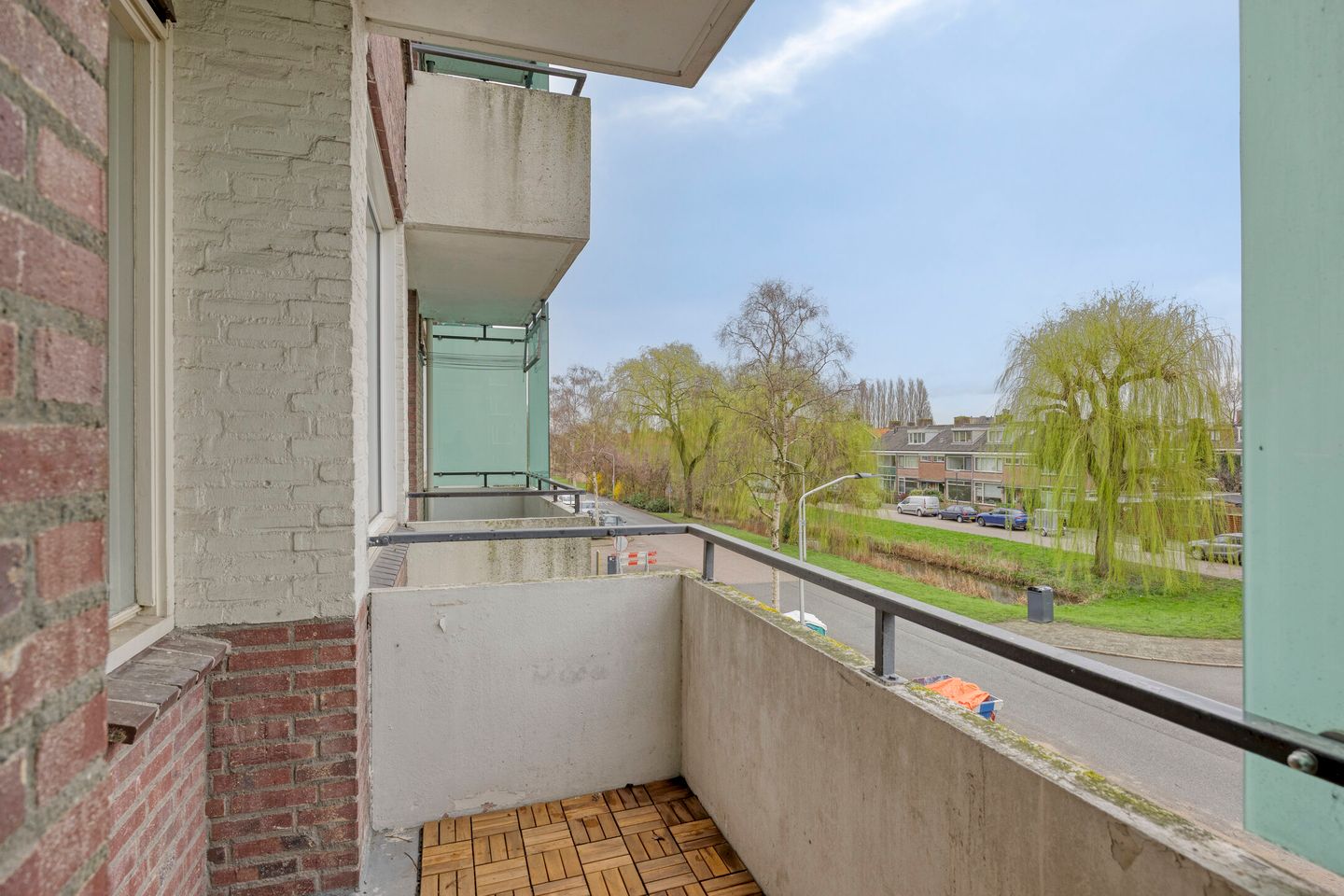 Well-Maintained and Modernized 4-Room Apartment with 2 Balconies and Storage in Leiden — 13