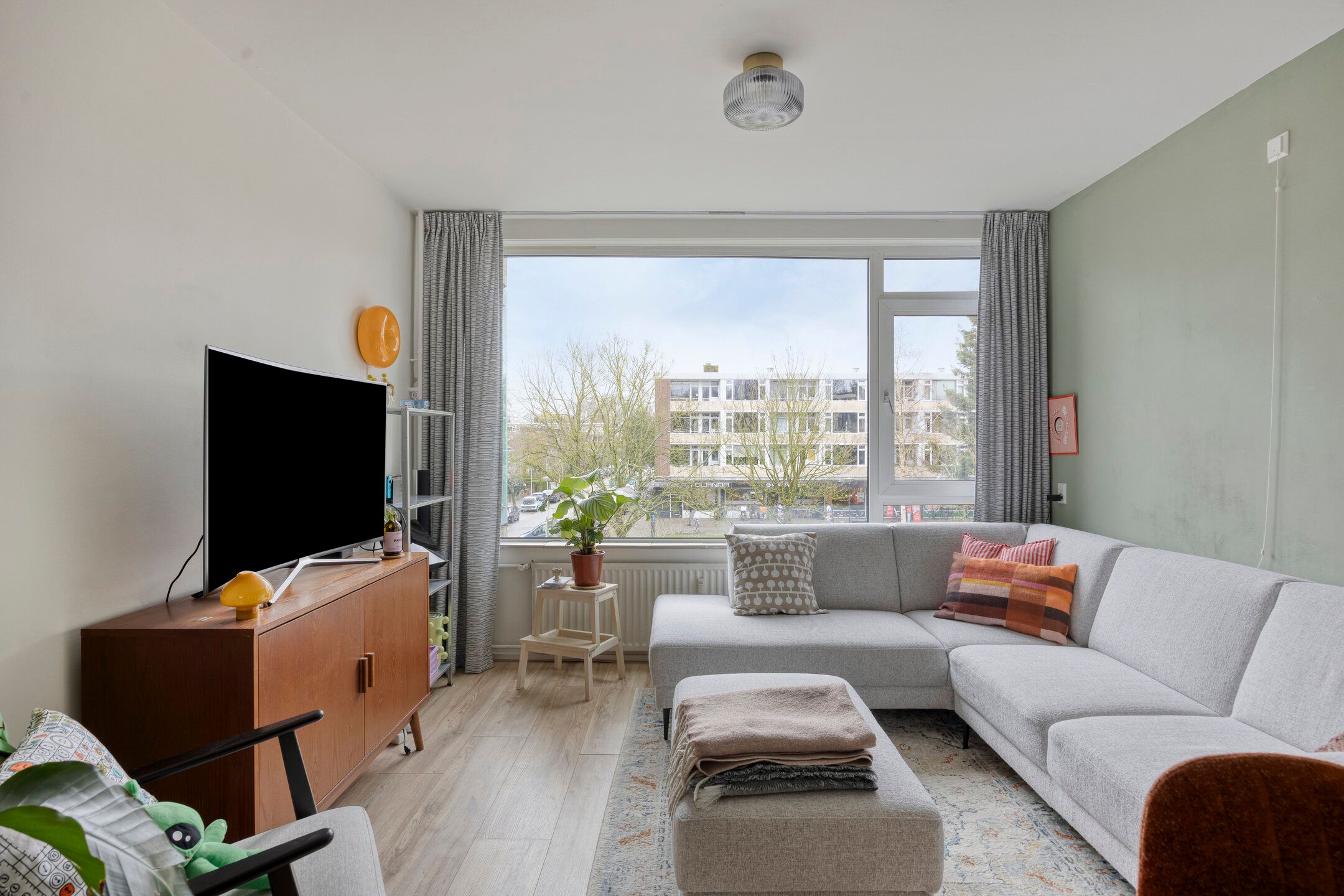 Well-Maintained and Modernized 4-Room Apartment with 2 Balconies and Storage in Leiden — 14